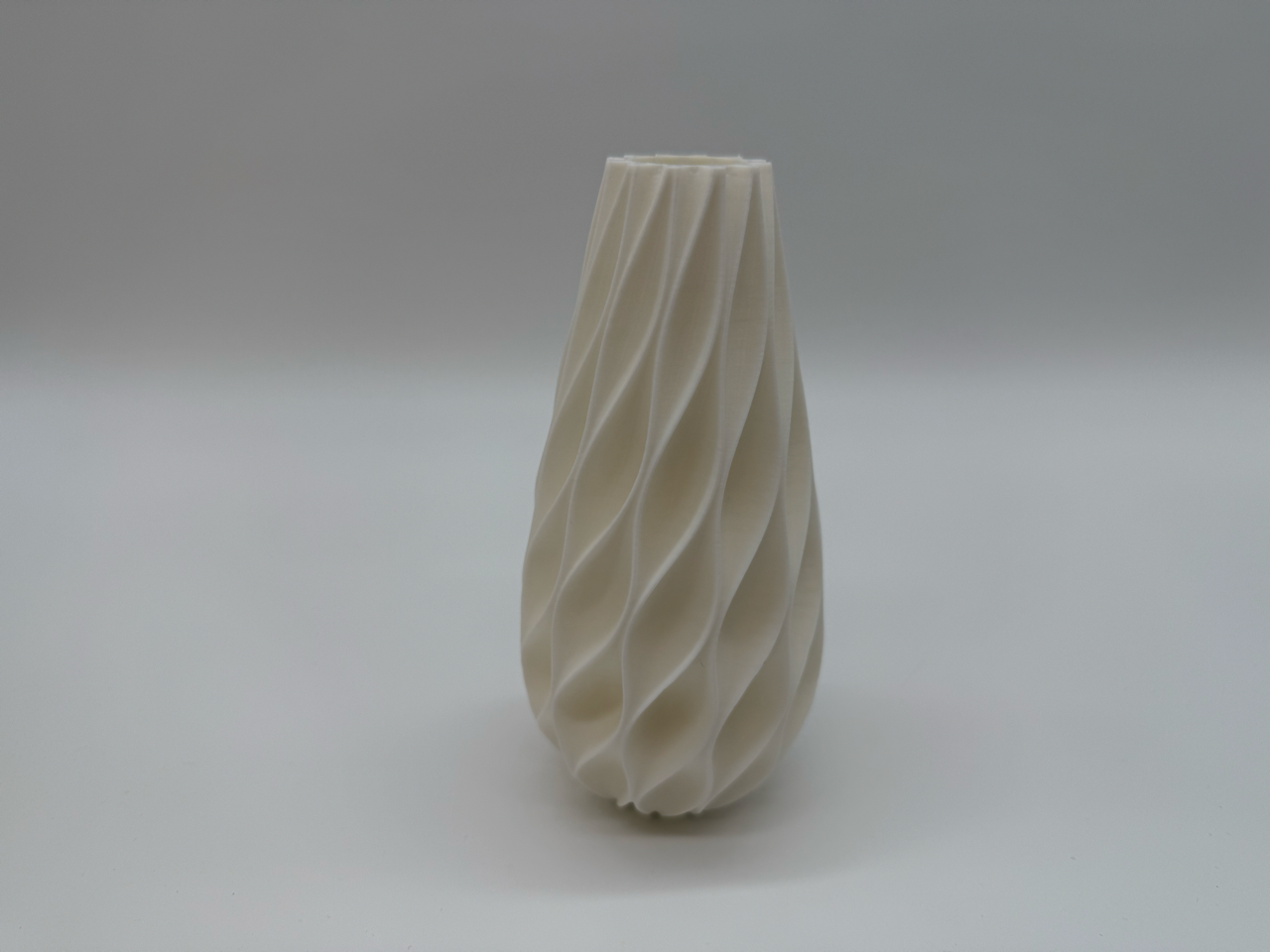 Twisted Design Vase – Elegant – Modern Minimalist Interior Decoration
